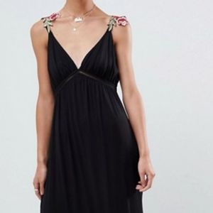 Floral strap shoulder maxi dress